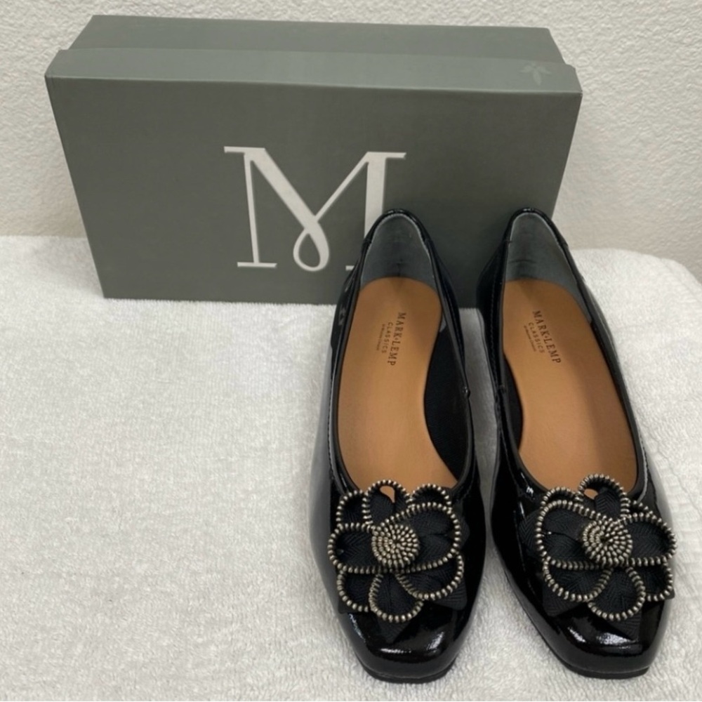 NWT New Mark Lemp Black Patent Leather Bettie Floral Comfort Low Heels Size 8WW